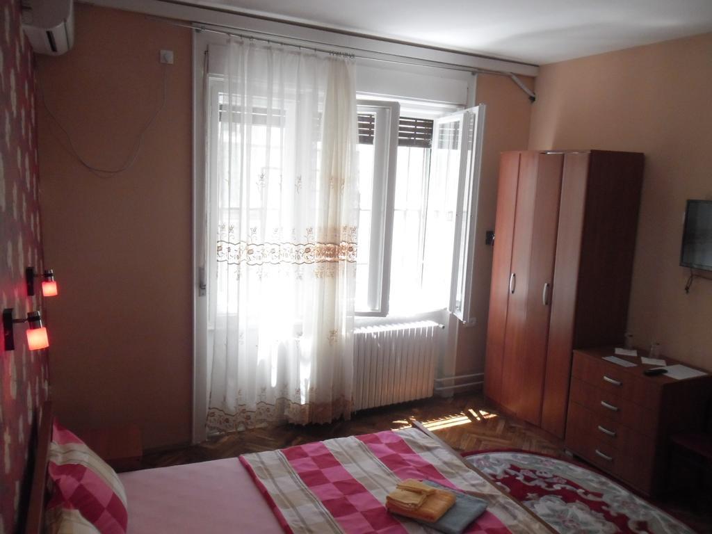 Family Top Rooms Bela Lada Sobe Novi Sad Habitación foto