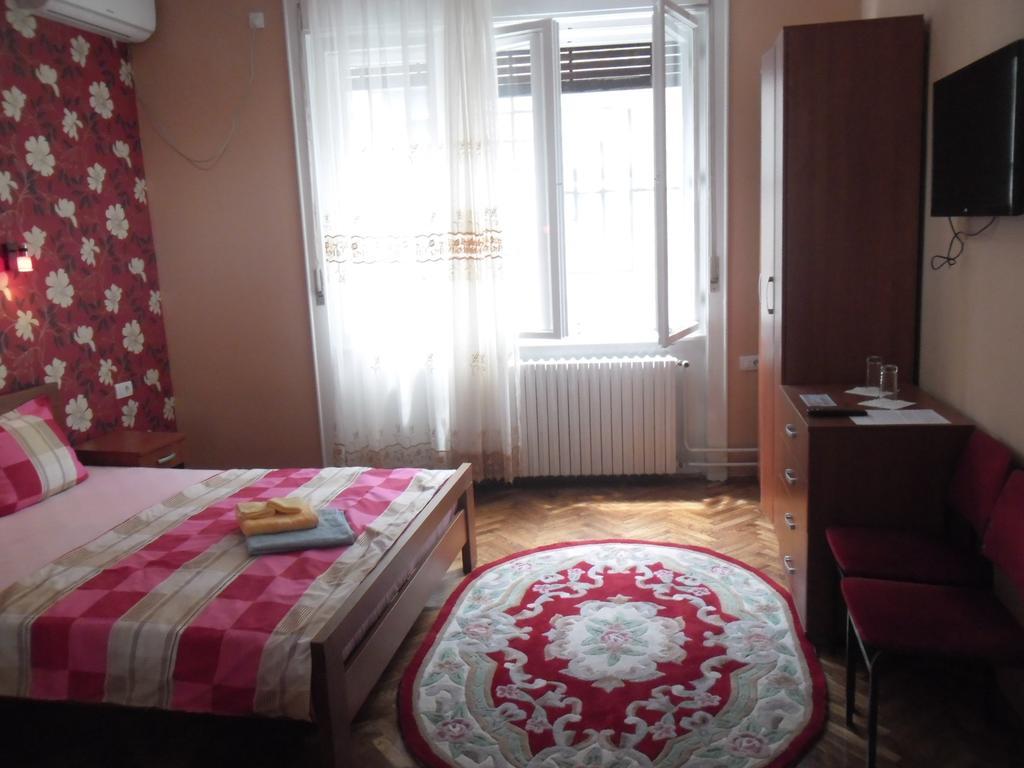 Family Top Rooms Bela Lada Sobe Novi Sad Habitación foto