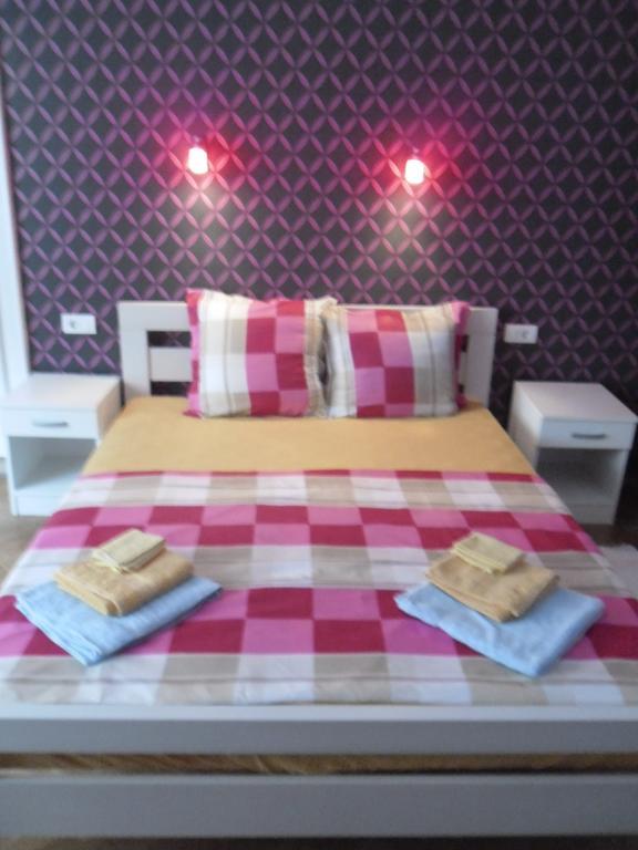 Family Top Rooms Bela Lada Sobe Novi Sad Habitación foto